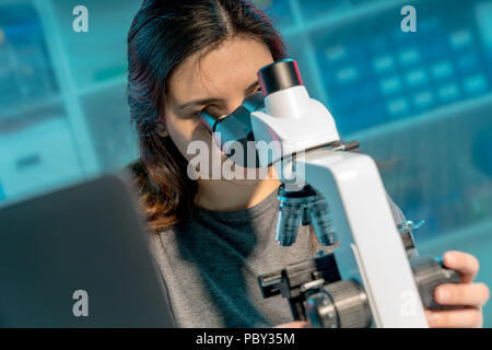 Female scientist researcher conducting an experiment in a laboratory Stock Photo