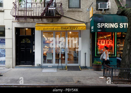 Dominique Ansel Bakery, 189 Spring St, New York, NY. exterior storefront of a french bakery famous for cronuts in the SoHo neighborhood of Manhattan. Stock Photo