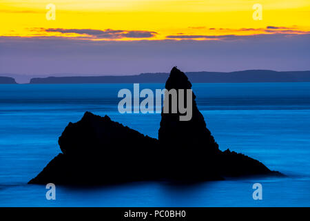 Sunrise over Broad Haven and Church rock, Pembrokeshire Coast National Park, Bosherston, Wales, UK Stock Photo