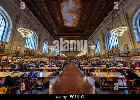 NEW YORK CITY - December 12: people study in the New York Public Library on December 12, 2017 in Manhattan, New York City. Rose Main Reading Room wide Stock Photo