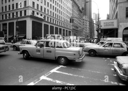 Traffic in Manhattan, NYC, in 1982 Stock Photo - Alamy