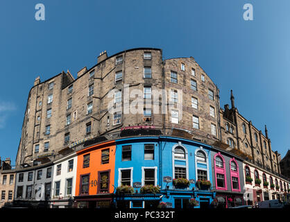 Colourful shop fronts on Victoria Street in  historic Old town of Edinburgh, Scotland, UK Stock Photo