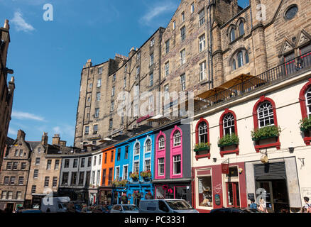 Colourful shop fronts on Victoria Street in  historic Old town of Edinburgh, Scotland, UK Stock Photo