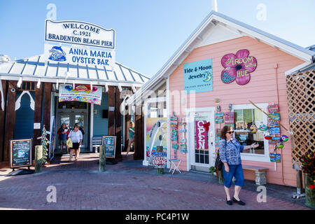 Florida,Bradenton Beach,Bay water Side,historic Bridge Street Pier,Anna Maria Oyster Bar,restaurant restaurants food dining eating out cafe cafes bist Stock Photo