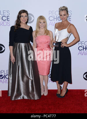 Big Ban Theory cast Mayim Bialik, Melissa Rauch, Kaley Cuoco-Sweeting, 238 at People's Choice Awards 2015 at the Nokia Theatre in Los Angeles. Press Room, January 7, 2015Big Ban Theory cast Mayim Bialik, Melissa Rauch, Kaley Cuoco-Sweeting, 238  Event in Hollywood Life - California, Red Carpet Event, USA, Film Industry, Celebrities, Photography, Bestof, Arts Culture and Entertainment, Topix Celebrities fashion, Best of, Hollywood Life, Event in Hollywood Life - California, Red Carpet and backstage, movie celebrities, TV celebrities, Music celebrities, Arts Culture and Entertainment, vertical,  Stock Photo