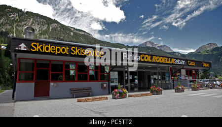 Col Rodella Cable Car Station, Campitello, Italy Stock Photo