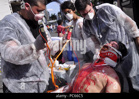 Sao Paulo, Brazil. 31st Juky 2018. PROTEST AGAINST ANIMAL TESTS: Activist of the NGO Veddas (Ethical Vegetarianism, Defense of the Animal Rights and Society) protest against the animal tests. Activist passes tests against animals, ingests fabric softener among other tortures. The act happened on Avenida Paulista in SÃ£o Paulo. Credit: Cris Faga/ZUMA Wire/Alamy Live News Stock Photo