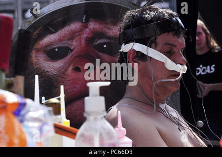 Sao Paulo, Brazil. 31st Juky 2018. PROTEST AGAINST ANIMAL TESTS: Activist of the NGO Veddas (Ethical Vegetarianism, Defense of the Animal Rights and Society) protest against the animal tests. Activist passes tests against animals, ingests fabric softener among other tortures. The act happened on Avenida Paulista in SÃ£o Paulo. Credit: Cris Faga/ZUMA Wire/Alamy Live News Stock Photo