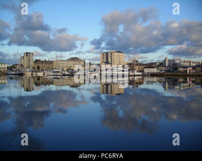 126 Cherbourg, Bassin de commerce sous le soleil d'hiver (2) Stock Photo