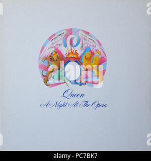 A Night At The Opera: Queen: : CD e Vinili}