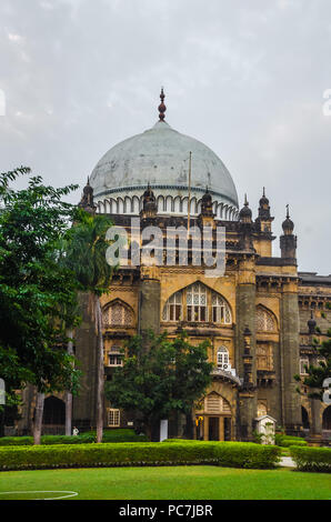 Chhatrapati Shivaji Maharaj Vastu Sangrahalaya, (Formerly Prince of Wales Museum) Mumbai, India. The museum has collection of 50,000 artifacts approx. Stock Photo