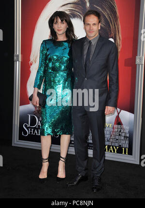Jonny Lee Miller and wife Michele Hicks  at the Dark Shadows Premiere at the Chinese Theatre In Los Angeles.Jonny Lee Miller and wife Michele Hicks  211 ------------- Red Carpet Event, Vertical, USA, Film Industry, Celebrities,  Photography, Bestof, Arts Culture and Entertainment, Topix Celebrities fashion /  Vertical, Best of, Event in Hollywood Life - California,  Red Carpet and backstage, USA, Film Industry, Celebrities,  movie celebrities, TV celebrities, Music celebrities, Photography, Bestof, Arts Culture and Entertainment,  Topix, vertical,  family from from the year , 2012, inquiry tsu Stock Photo