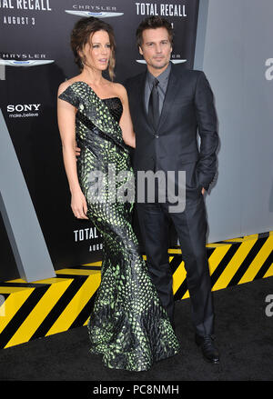 Kate Beckinsale and husband director Len Wiseman  at the Total Recall Premiere at the Chinese Theatre In Los Angeles.Kate Beckinsale and husband director Len Wiseman  82 ------------- Red Carpet Event, Vertical, USA, Film Industry, Celebrities,  Photography, Bestof, Arts Culture and Entertainment, Topix Celebrities fashion /  Vertical, Best of, Event in Hollywood Life - California,  Red Carpet and backstage, USA, Film Industry, Celebrities,  movie celebrities, TV celebrities, Music celebrities, Photography, Bestof, Arts Culture and Entertainment,  Topix, vertical,  family from from the year ,  Stock Photo