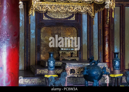 Emperor's throne, Thai Hoa Palace interior, Imperial Palace, Hue, Viet Nam Stock Photo