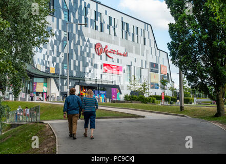 People walking towards, and out of, Resorts World, an entertainment complex, owned by the Genting Group, near Birmingham Airport and the NEC.  England Stock Photo