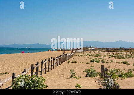 Le Barcares. Fences for the protection of the dunes (Ganivelles) Pyrenees Orientales. Occitane. France Stock Photo