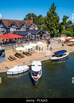 View from Wallingford Bridge, The Boat House Pub, With Rental Pleasure Boats, River Thames, Wallingford, Oxfordshire, England, UK, GB. Stock Photo