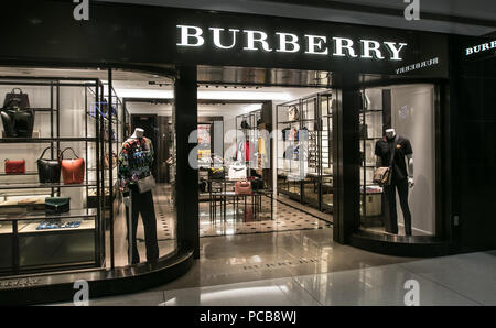 New York, July 20, 2018: The front of a Victoria's Secret store in JFK  airport's Terminal One Stock Photo - Alamy