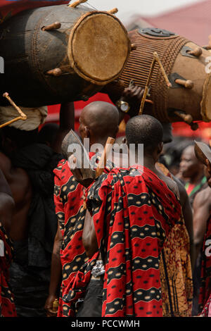 KUMASI, GHANA - JAN 16, 2017: Unidentified Ghanaian musicians with drums at the memorial ceremony dedicated to the Queen mother of the Asante kingdom, Stock Photo