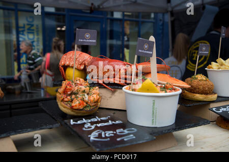 London. Hackney. Broadway market. Finn and Flounder lobster brioche for £12.50 Stock Photo