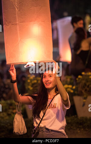Releasing lanterns, Yee Peng and Loy Krathong Festival, Chiang Mai, Thailand, Southeast Asia, Asia Stock Photo