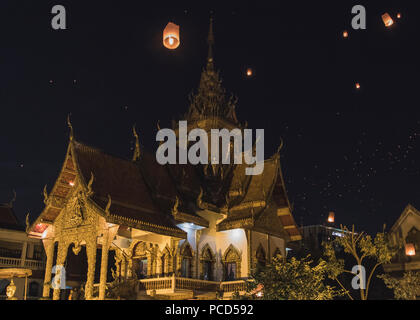 Releasing lanterns, Yee Peng and Loy Krathong Festival in Chiang Mai, Thailand, Southeast Asia, Asia Stock Photo