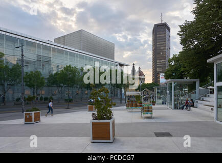 Belgrade, Serbia - May 04, 2018: Evening view on Square of flowers and Yugoslav Drama Theatre. Stock Photo