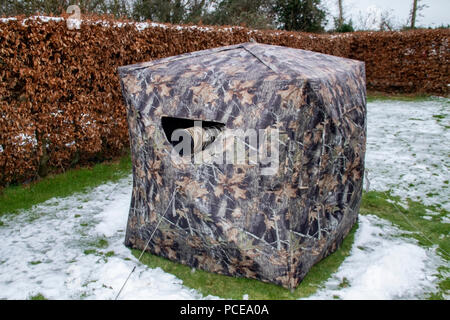 portable bird and wildlife photography hide or blind in garden in winter, Norfolk, UK portable bird and wildlife photography hide or blind in garden in winter, Norfolk, UK