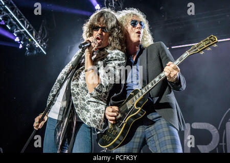 San Diego, California, USA. 31st July, 2018. KELLY HANSEN and BRUCE WATSON (R) of Foreigner performs at Mattress Firm Amphitheatre in Chula Vista. Credit: Marissa Carter/ZUMA Wire/Alamy Live News Stock Photo