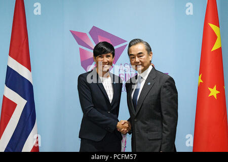(180801) -- SINGAPORE, Aug. 1, 2018 (Xinhua) -- Chinese State Councilor and Foreign Minister Wang Yi (R) meets with Norwegian Foreign Minister Ine Eriksen Soreide in Singapore, Aug. 1, 2018. (Xinhua/Then Chih Wey) Stock Photo