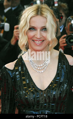 Cannes, France. 21st May, 2008. US singer Madonna arrives for the premiere of 'Che' running in competition at the 61st Cannes Film Festival in Cannes, France, 21 May 2008. Credit: Hubert Boesl | usage worldwide/dpa/Alamy Live News Stock Photo