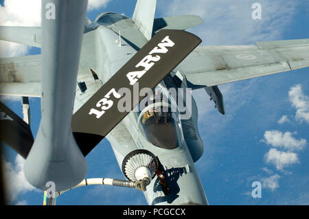 A Royal Canadian Air Force CF-18 Hornet from 409 Tactical Fighter Squadron conducts an aerial refueling with an Air Force KC-135 Stratotanker as part of Rim of the Pacific 2008. RIMPAC is the world's largest multinational exercise and is scheduled biennially by the U.S. Pacific Fleet. Participants include the United States, Australia, Chile, Canada, Japan, the Netherlands, Peru, South Korea, Singapore and the United Kingdom. Stock Photo