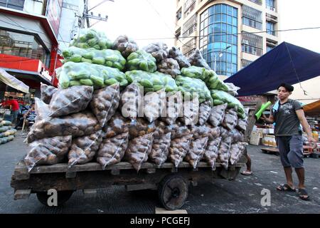Philippines. 18th May, 2018. Load of root crops transported using old wooden push cart along the street of Divisoria Market in Manila City on August 1, 2018. Divisoria Market is the Mother Market of all public market in Metro Manila which all products can be sold from dry products to wet market and even various types of appliances. Credit: Gregorio B. Dantes Jr./Pacific Press/Alamy Live News Stock Photo