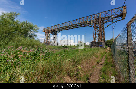 The Warrington Transporter Bridge or Bank Quay Transporter Bridge near to Crosfield’s soap works spanning the River Mersey, Warrington, Cheshire, Engl Stock Photo