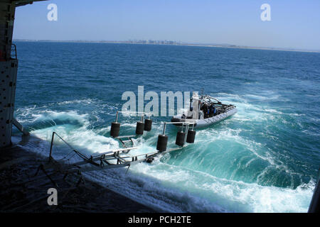 DIEGO (June 7, 2012) A rigid hull inflatable boat approaches the San Antonio-class amphibious transport dock ship USS San Diego (LPD 22) during a recovery at anchorage off the coast of San Diego. San Diego’s first welldeck operations since its commissioning in May were in support of a developmental project to launch and recover 11-meter rigid hull inflatable boat from the stern gates of U. S. Navy Amphibs. The project is coordinated by the Explosive Ordnance Disposal (EOD) Program Management Office (PMS-408) and Office of Naval Research. This is the test of the prototype stern gate launch and  Stock Photo