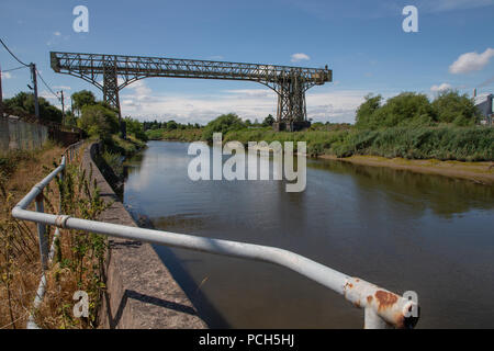 The Warrington Transporter Bridge or Bank Quay Transporter Bridge near to Crosfield’s soap works spanning the River Mersey, Warrington, Cheshire, Engl Stock Photo