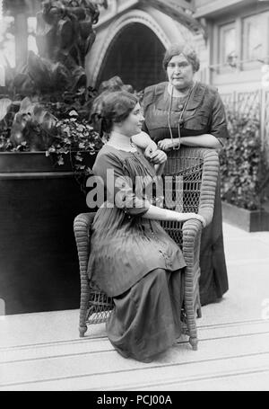 NEW YORK, NEW YORK - JUNE 27: Sarah and Anne Seaver, the daughters