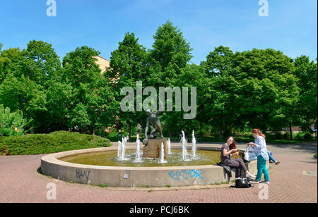 Fischerbrunnen, Frankfurter Allee, Lichtenberg, Berlin, Deutschland Stock Photo