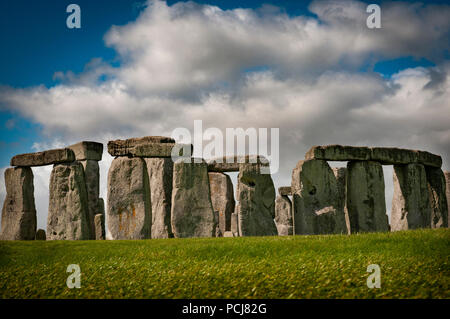 Stonehenge Neolithic henge and Bronze Age stone circle in Wiltshire, UK Stock Photo