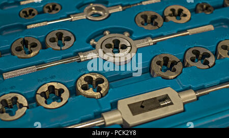 screw tap and screw threading die set Stock Photo