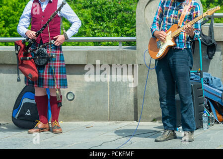 bagpipe and guitar players live performing over the Edinburgh street Stock Photo