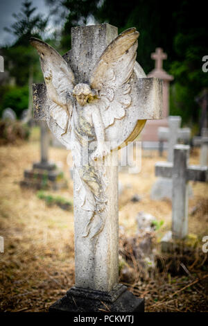 Angel sculpture headstone gravemarker at the Southampton Old Cemetery, Southampton, Hampshire, England, UK Stock Photo