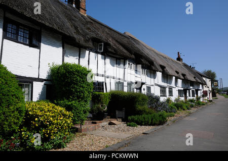 Thatched, Coldharbour Cottages, Tring Road, Wendover, Buckinghamshire, were once given to Anne Boleyn as part of her dowry by Henry VIII. Stock Photo