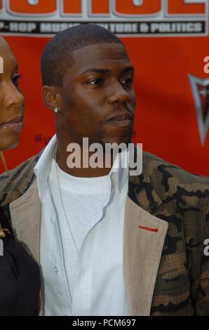 MIAMI - OCTOBER 10: Kevin Hart arrives at the 2004 Source Hip-Hop Stock ...