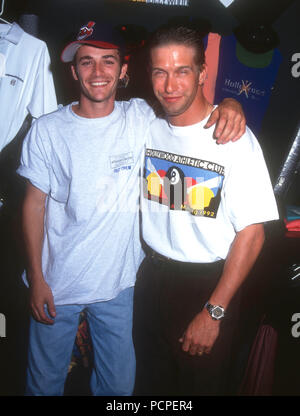HOLLYWOOD, CA - MAY 30: (L-R) Actors Luke Perry and Stephen Baldwin attend the First Annual Celebrity Pool Tournament to Benefit AIDS Project Los Angeles (APLA) on May 30, 1992 at the Hollywood Athletic Club in Hollywood, California. Photo by Barry King/Alamy Stock Photo Stock Photo