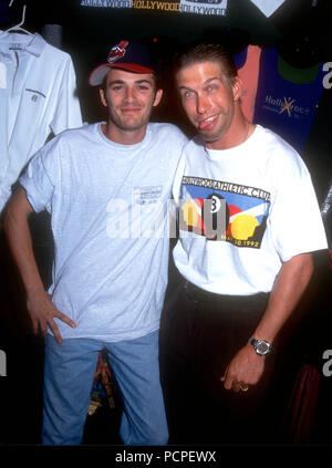 HOLLYWOOD, CA - MAY 30: (L-R) Actors Luke Perry and Stephen Baldwin attend the First Annual Celebrity Pool Tournament to Benefit AIDS Project Los Angeles (APLA) on May 30, 1992 at the Hollywood Athletic Club in Hollywood, California. Photo by Barry King/Alamy Stock Photo Stock Photo
