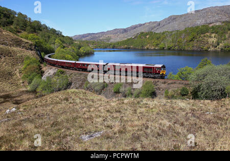 66746 passes Loch Dubh as it heads back to Fort William with the Royal Scotsman. Stock Photo