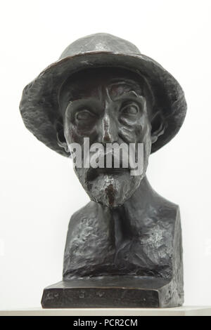 Bust of French Impressionist painter Pierre-Auguste Renoir by French sculptor Aristide Maillol (1907) on display in the Kunsthalle Mannheim in Mannheim, Baden-Württemberg, Germany. Stock Photo