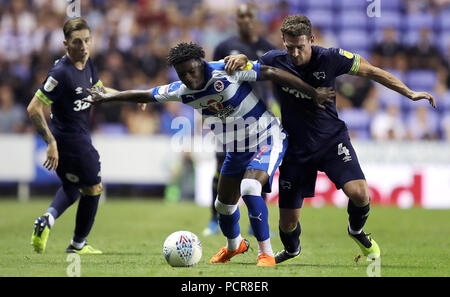 Reading's Omar Richards and Derby County's Craig Bryson (right) battle for the ball during the Sky Bet Championship match at the Madejski Stadium, Reading. Stock Photo