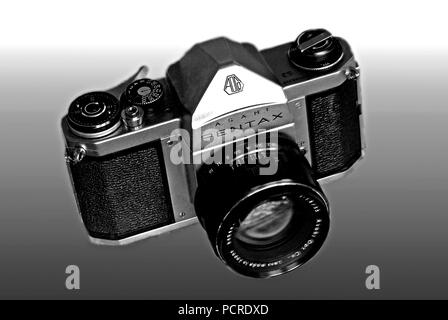 Pentax S3 35mm film camera 1963 Stock Photo